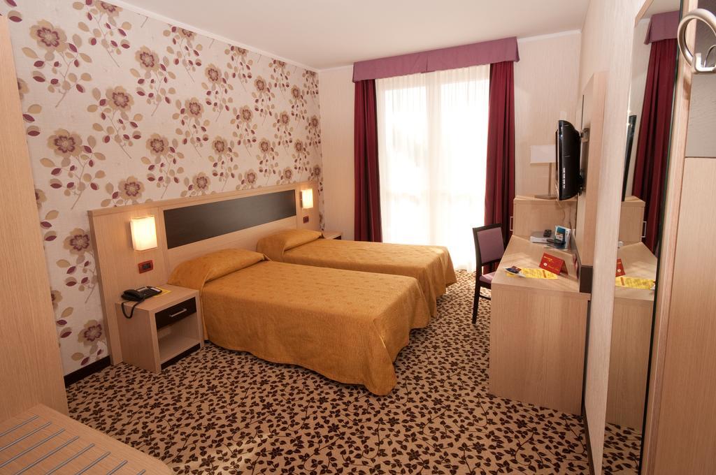 Hotel Brindor Poirino Εξωτερικό φωτογραφία
