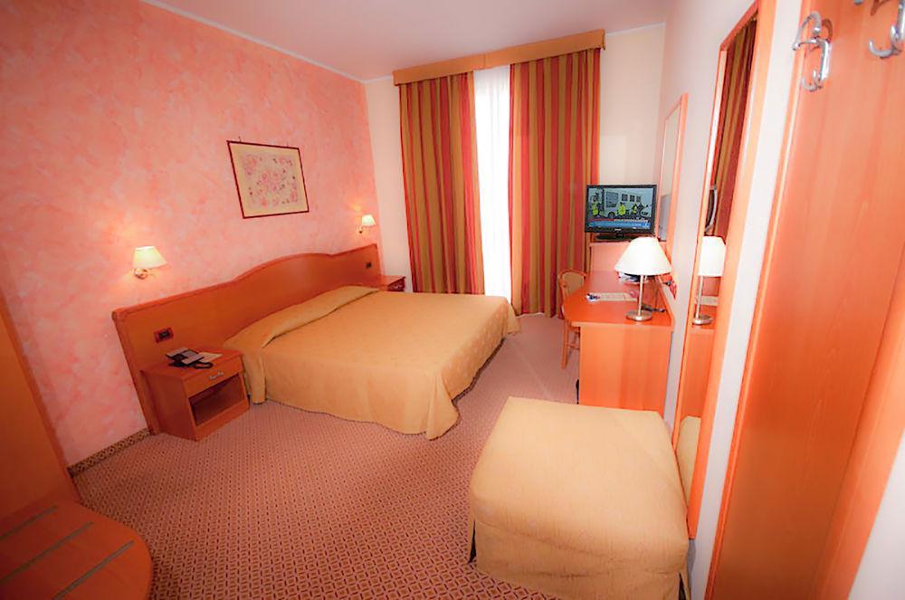 Hotel Brindor Poirino Εξωτερικό φωτογραφία