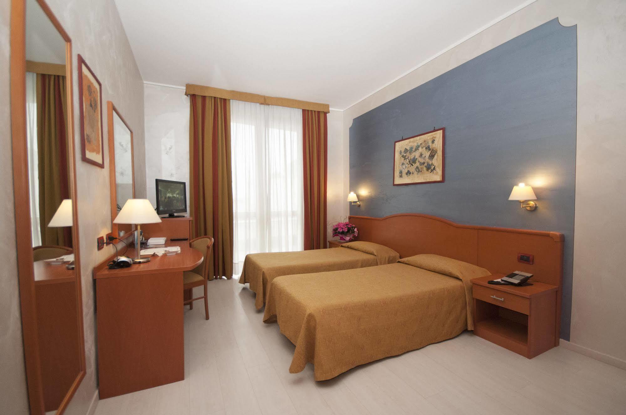 Hotel Brindor Poirino Εξωτερικό φωτογραφία