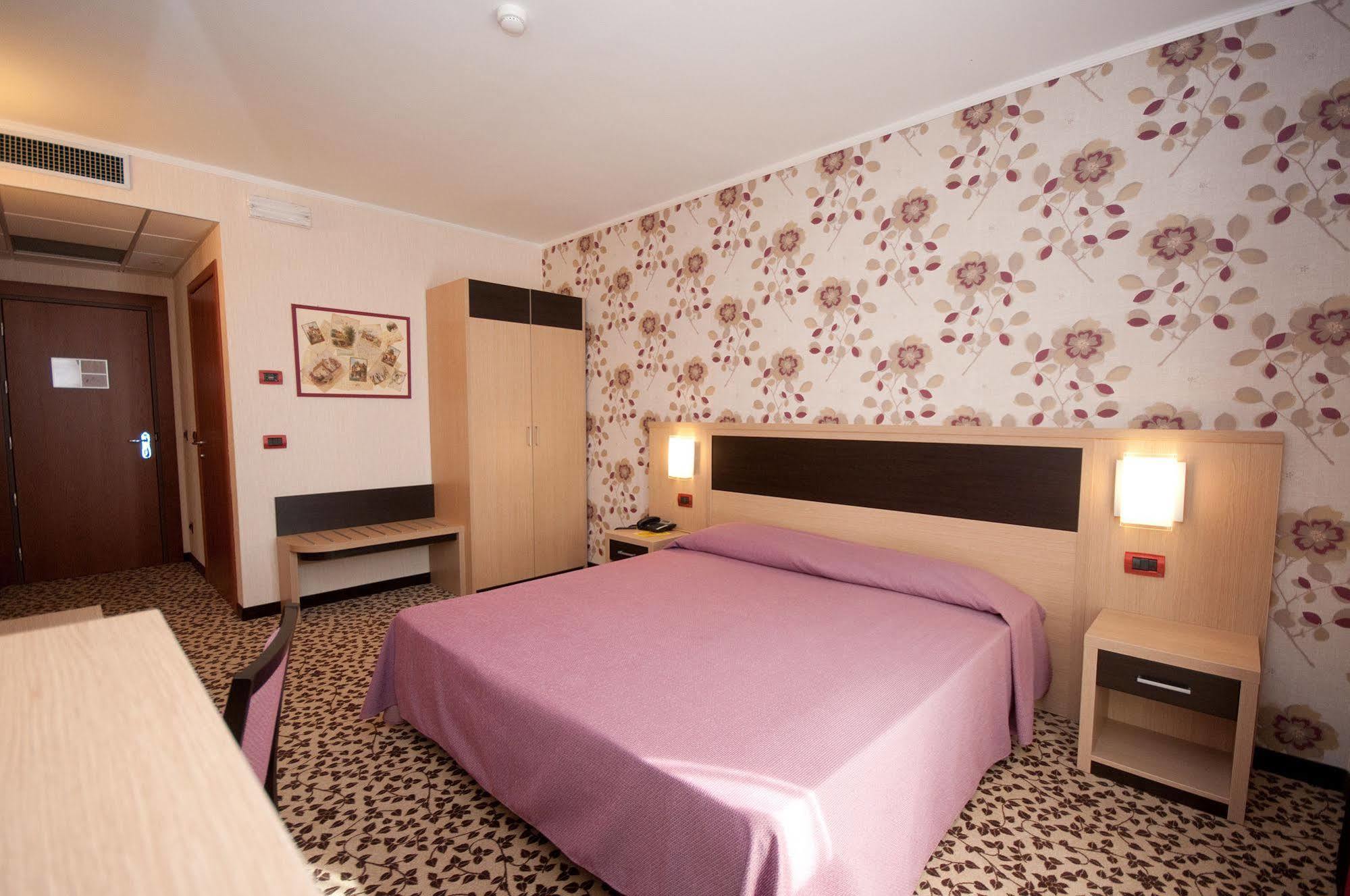 Hotel Brindor Poirino Εξωτερικό φωτογραφία