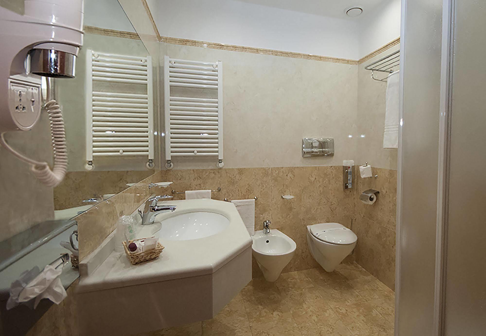 Hotel Brindor Poirino Εξωτερικό φωτογραφία