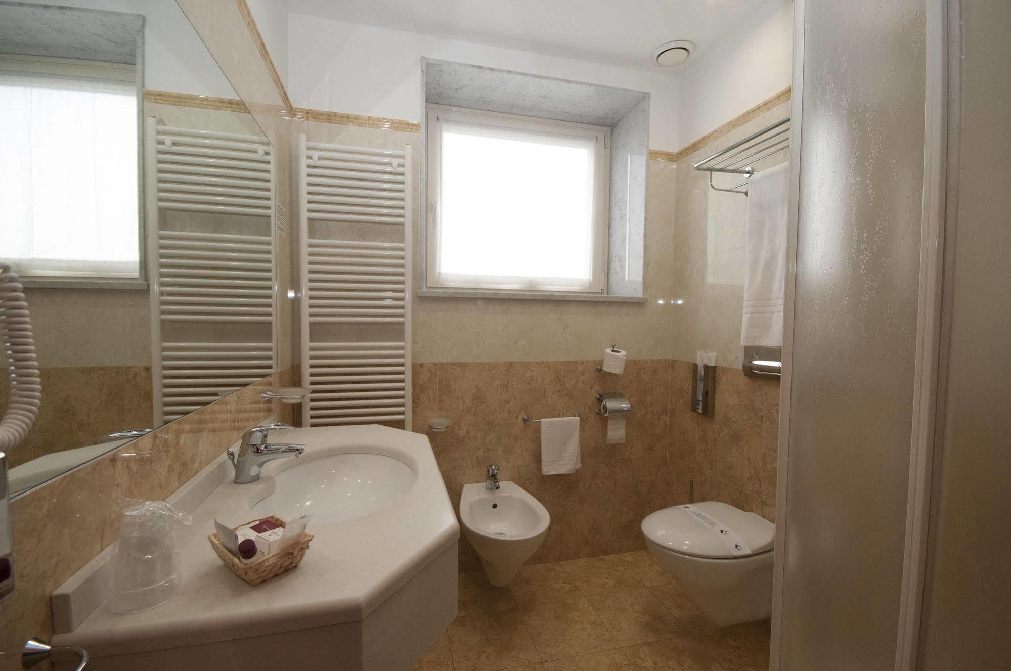 Hotel Brindor Poirino Εξωτερικό φωτογραφία