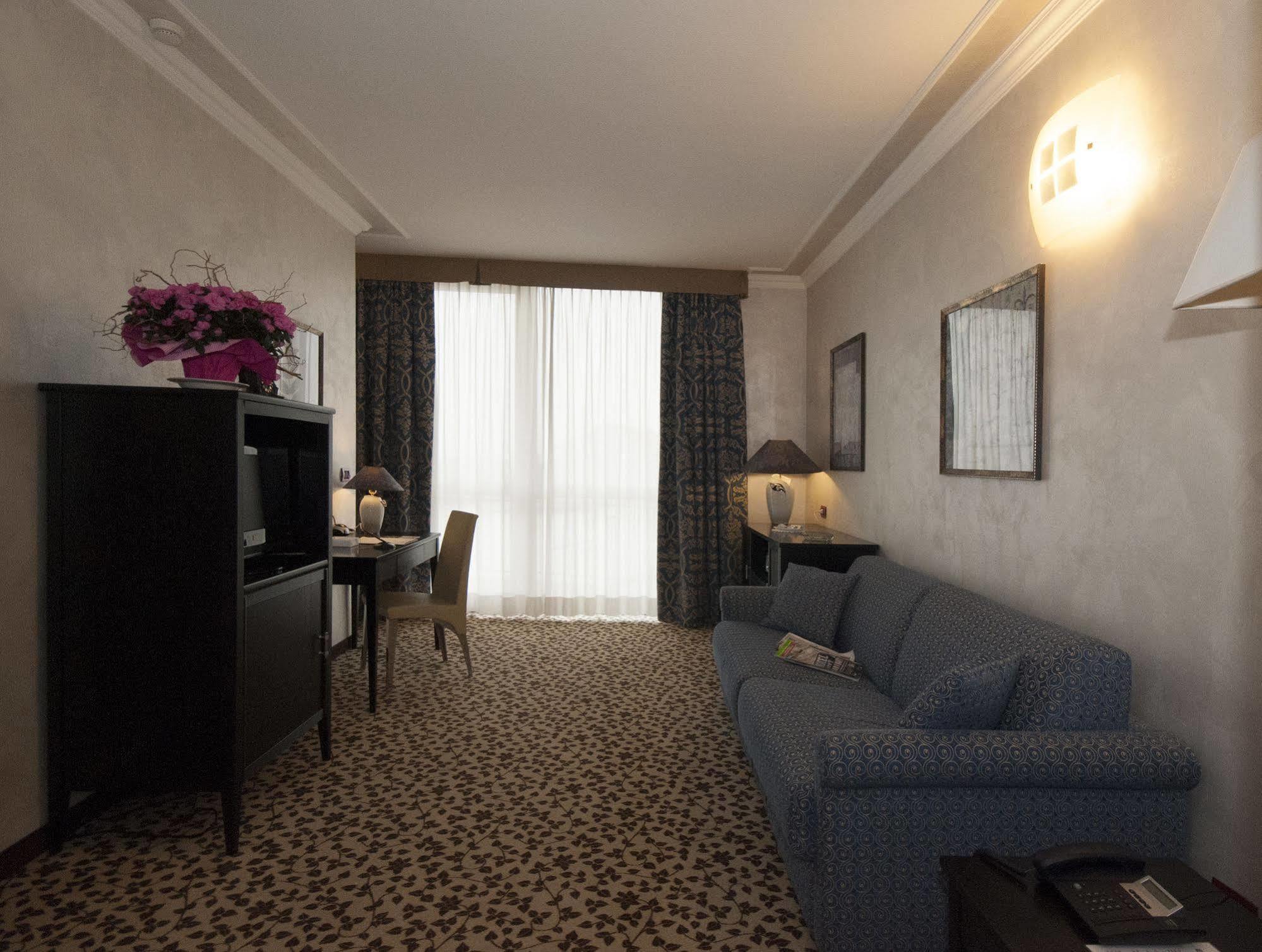 Hotel Brindor Poirino Εξωτερικό φωτογραφία