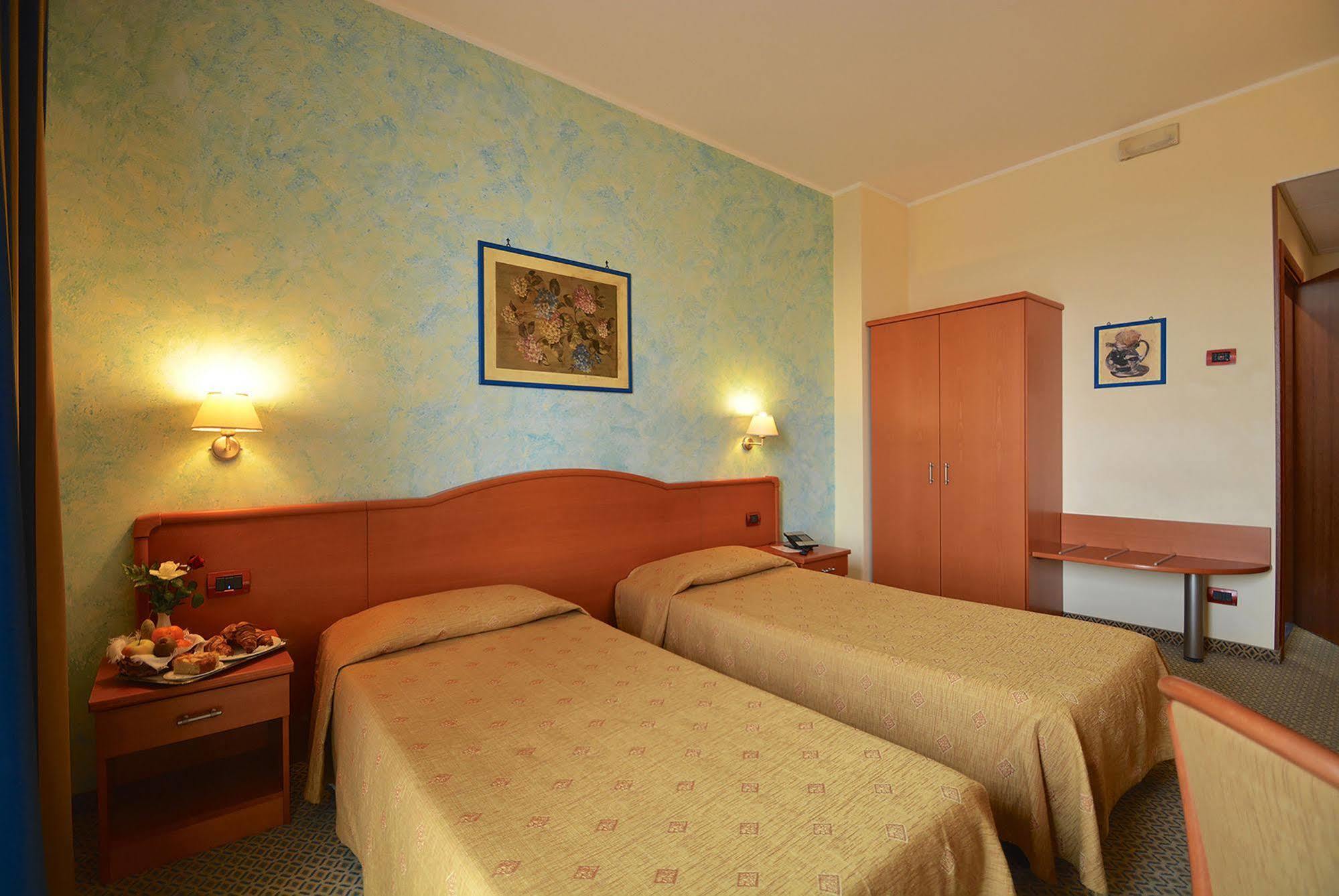 Hotel Brindor Poirino Εξωτερικό φωτογραφία