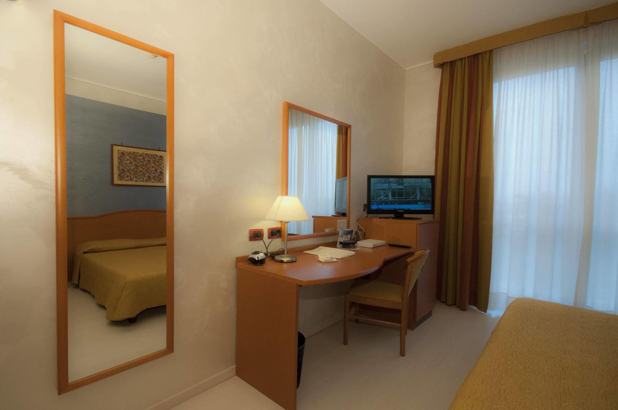 Hotel Brindor Poirino Εξωτερικό φωτογραφία