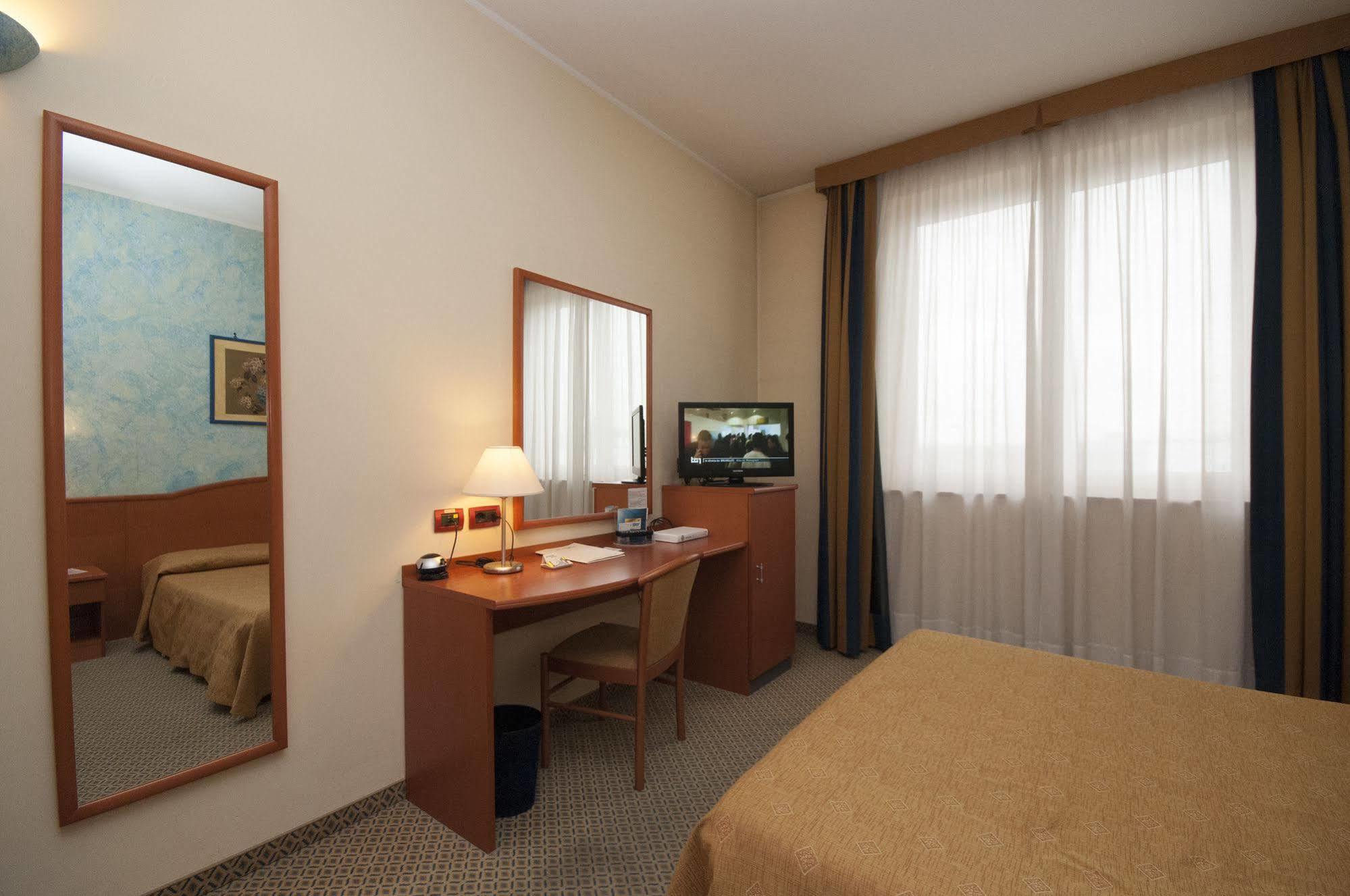 Hotel Brindor Poirino Εξωτερικό φωτογραφία