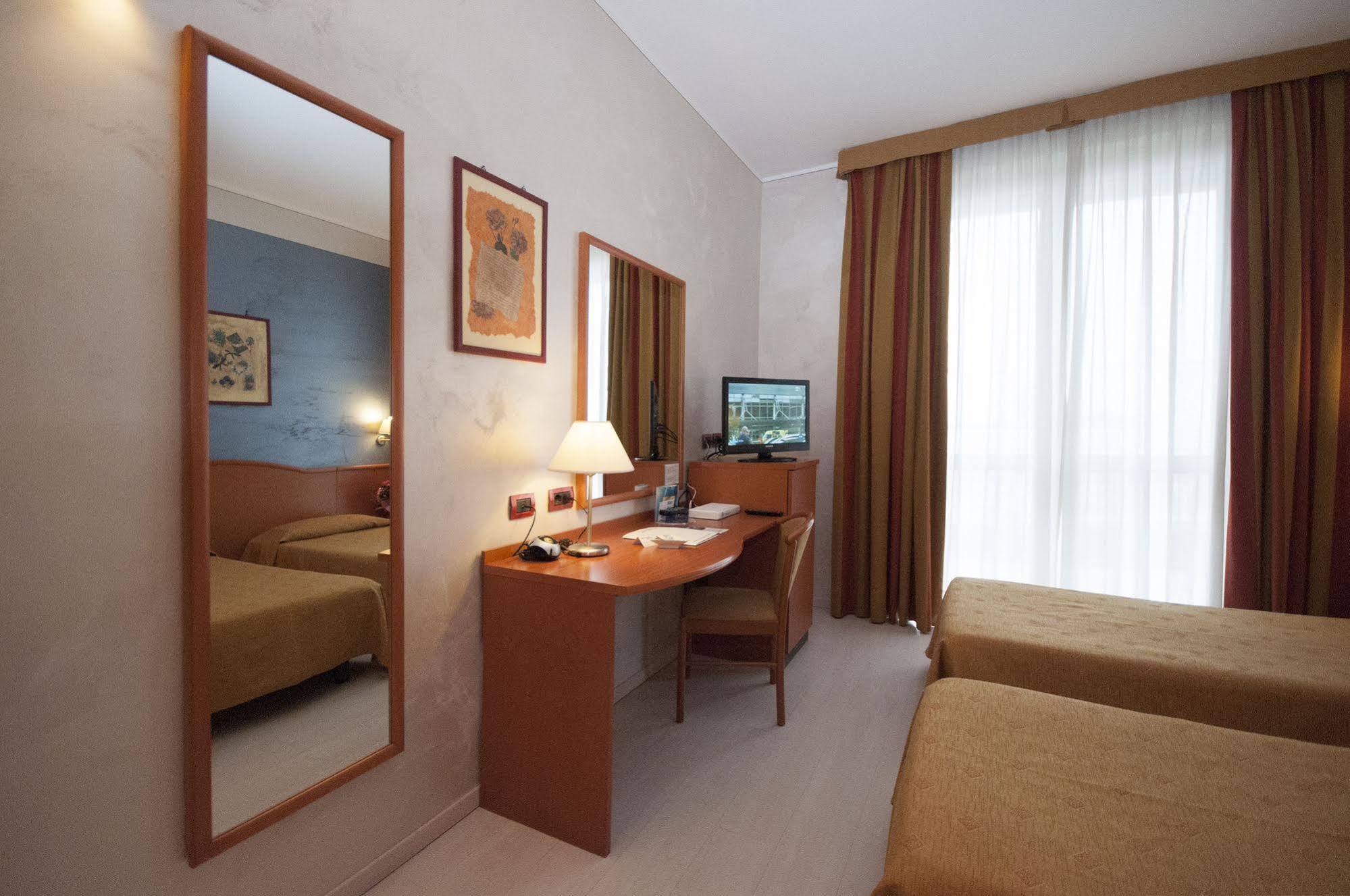 Hotel Brindor Poirino Εξωτερικό φωτογραφία